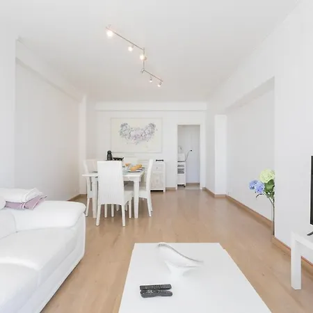 Two-bedroom Beachfront With Pool - Apartment *