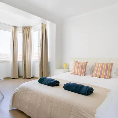 Apartment Two-bedroom Beachfront With Pool - *